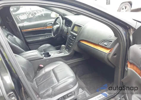 2013 Lincoln Mkt Livery z USA, uszkodzony, nr VIN 2LMHJ5NK8DBL55705